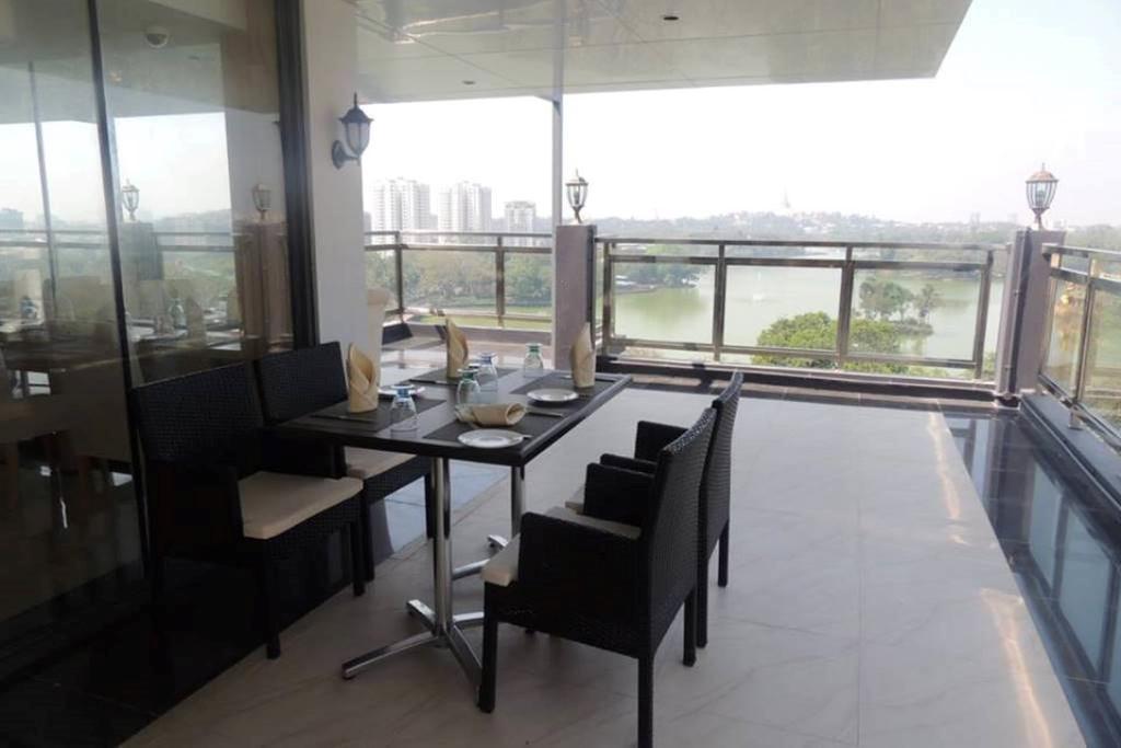Esperado Lake View Hotel Yangon Exterior foto