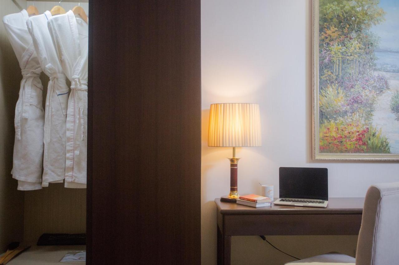 Esperado Lake View Hotel Yangon Exterior foto
